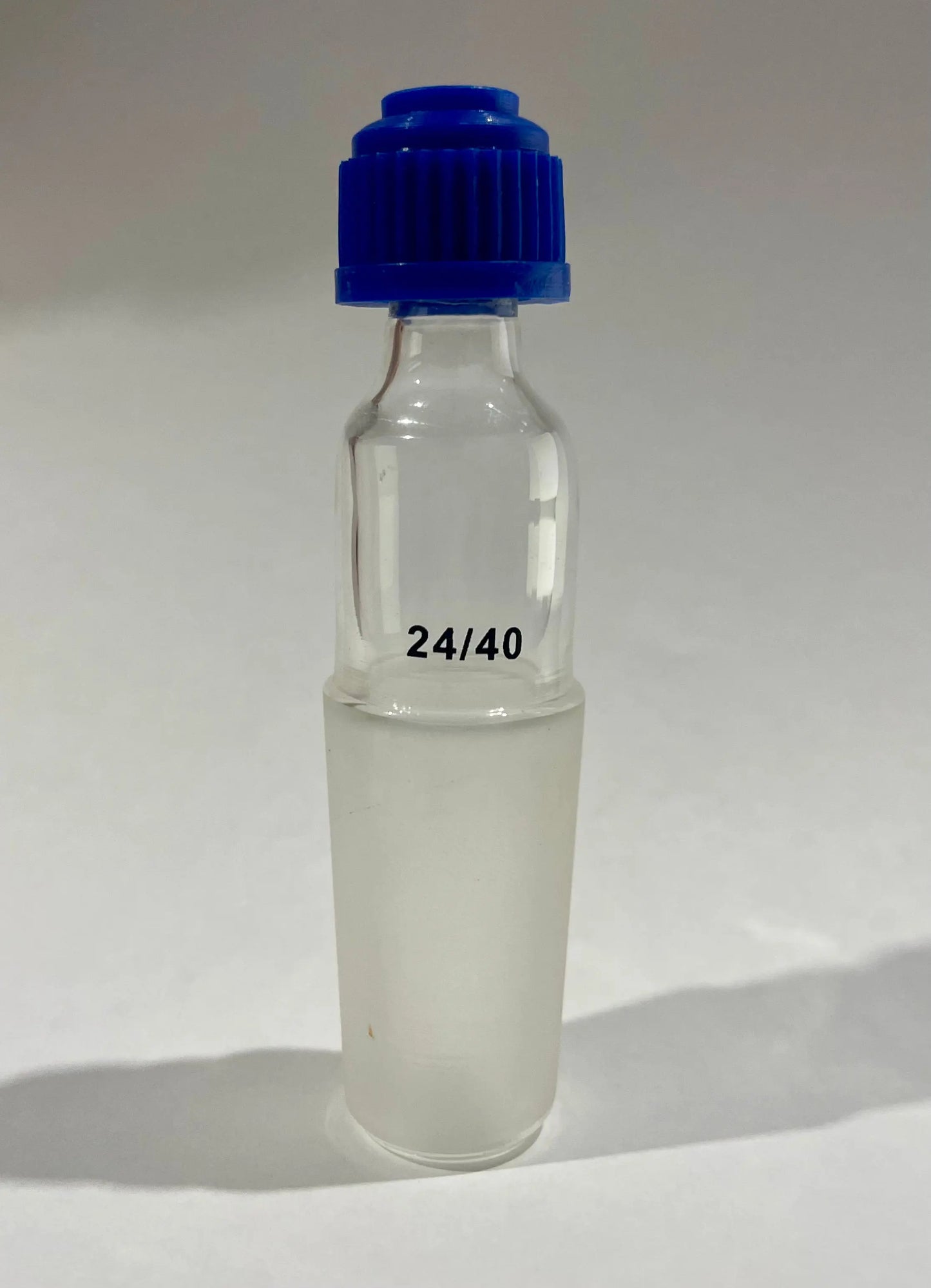 Glass Thermometer Joint adapter 24/40 with a blue cap for precise laboratory temperature measurements