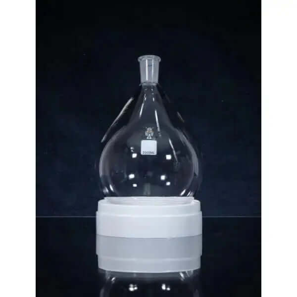 Single Neck Pear Flask - 3L with 24/40 joint for laboratory use, made of boro 3.3 glass, shown on a reflective surface.