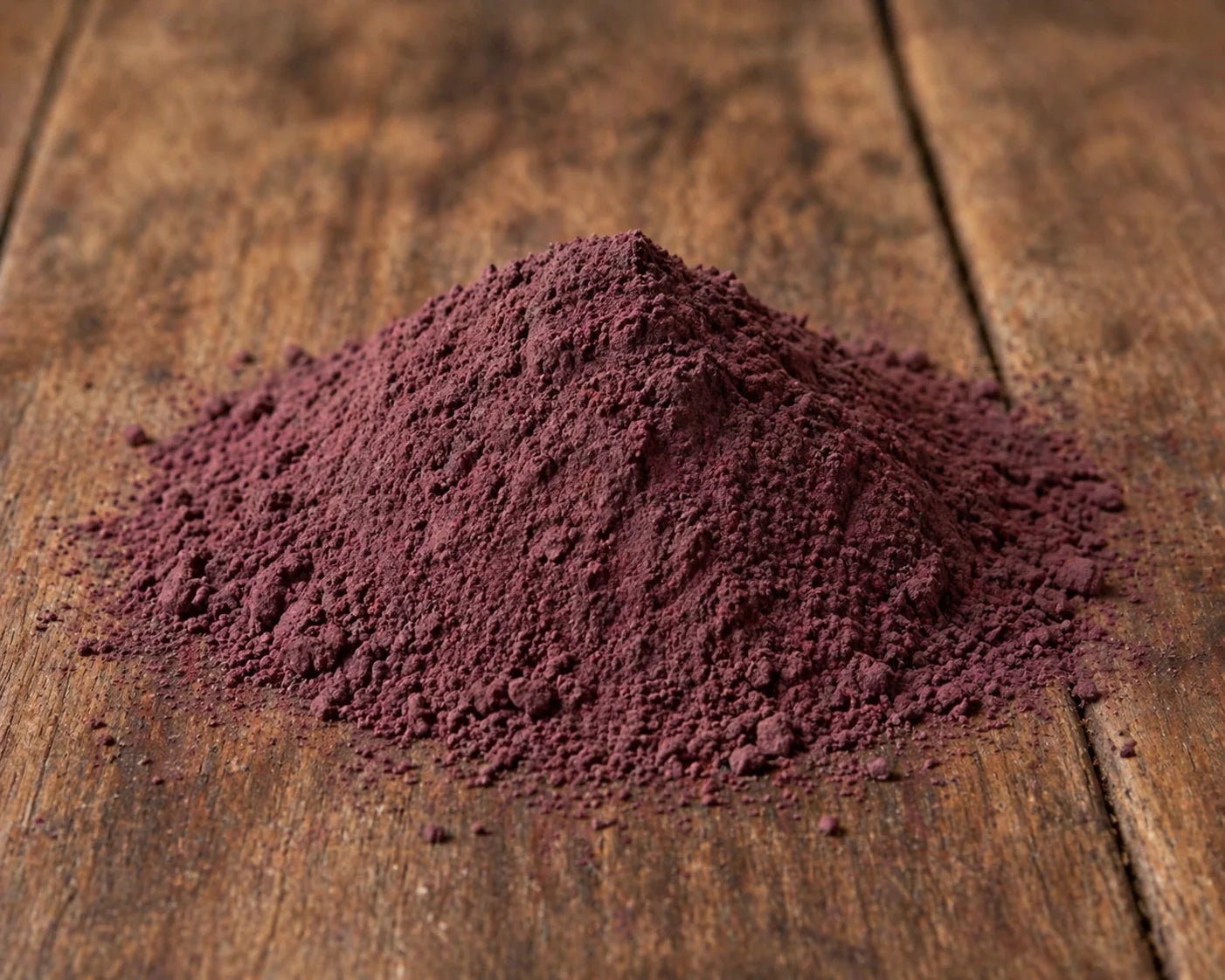 Mimosa Hostilis Inner Root Bark powder, organic dye on wooden surface